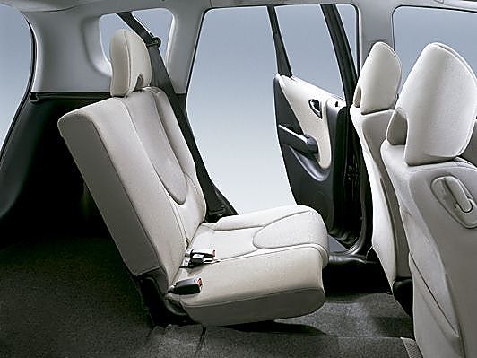 图为新飞度内饰及细节