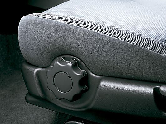 图为新飞度内饰及细节