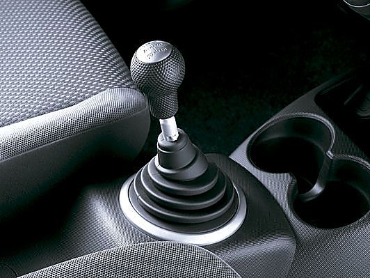 图为新飞度内饰及细节