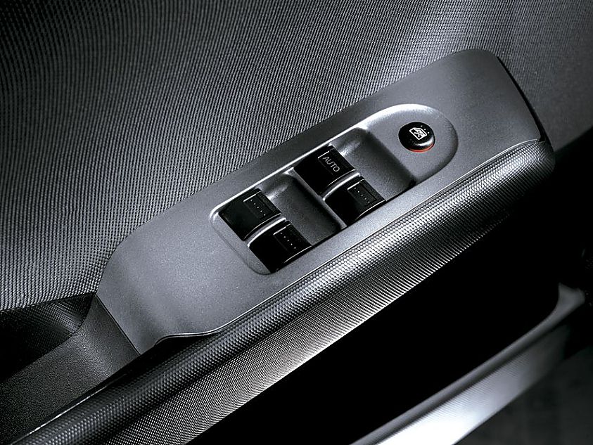 图为新飞度内饰及细节