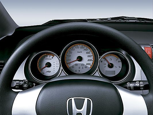 图为新飞度内饰及细节