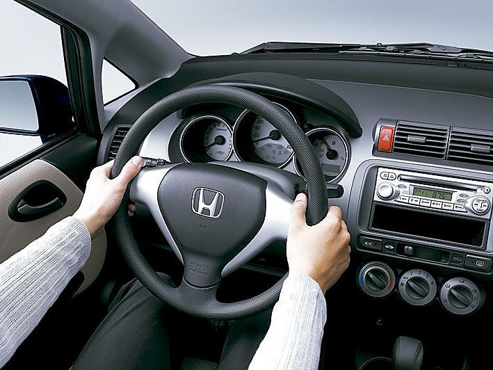 图为新飞度内饰及细节