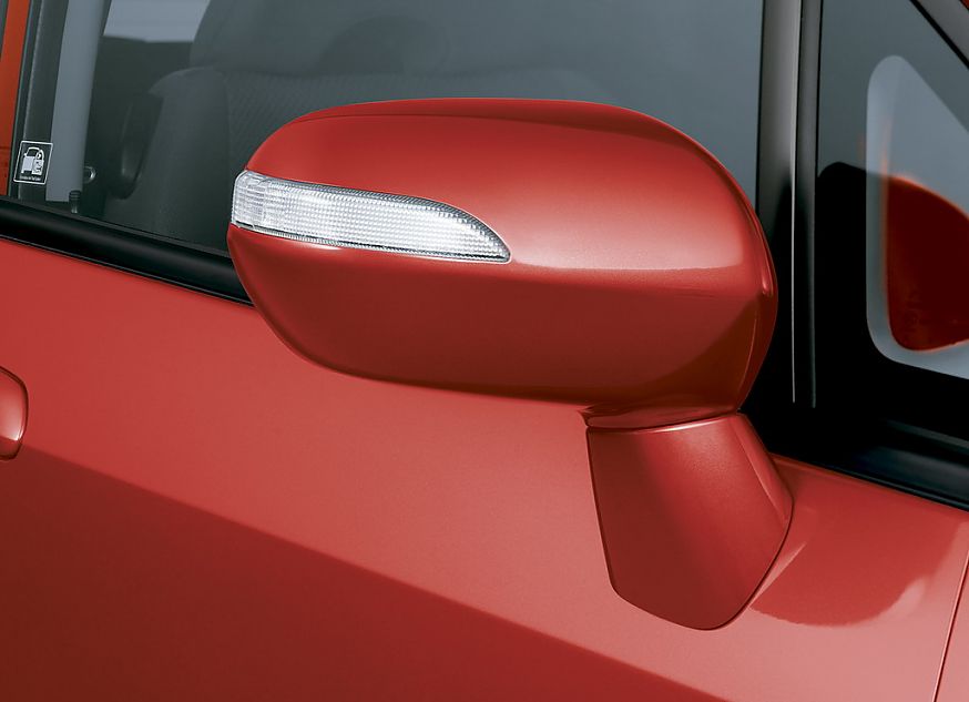 图为新飞度外观及细节