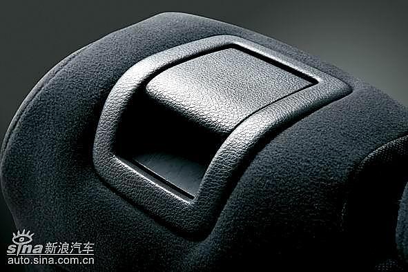 一键放倒复位后座椅