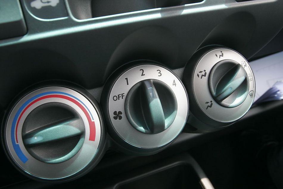 图为08款飞度的内饰及细节