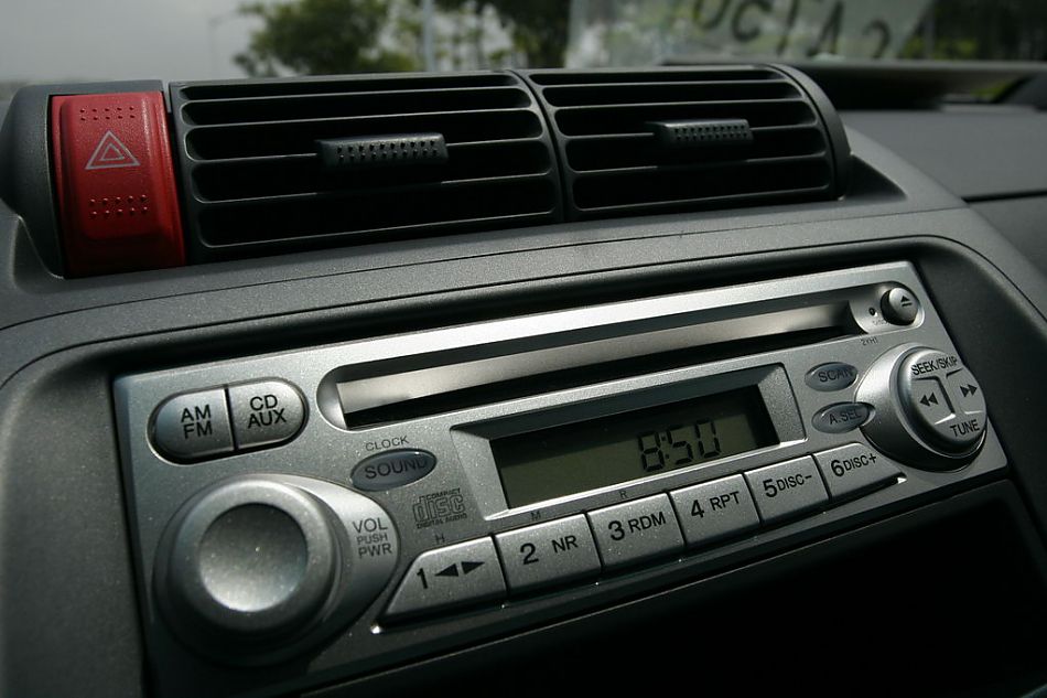 图为08款飞度的内饰及细节