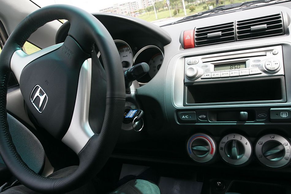 图为08款飞度的内饰及细节