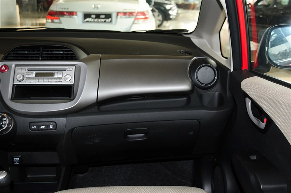 2011款本田飞度1.3L手动舒适版