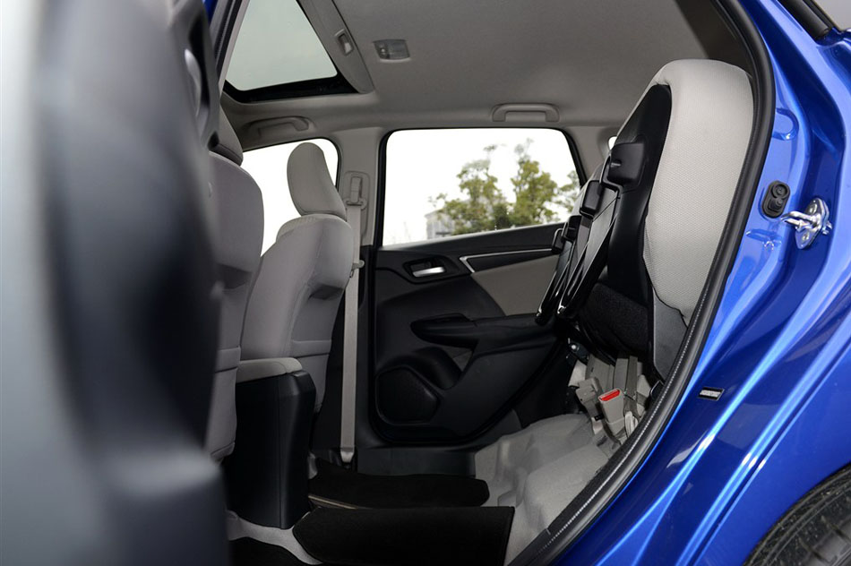 2014款 1.5L EXLI CVT领先型 座椅空间