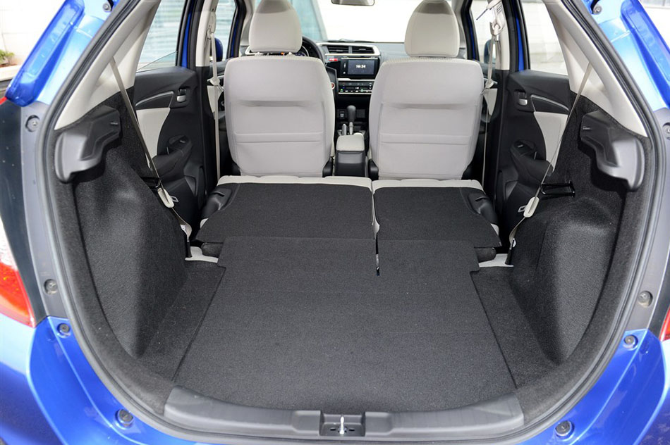 2014款 1.5L EXLI CVT领先型 座椅空间