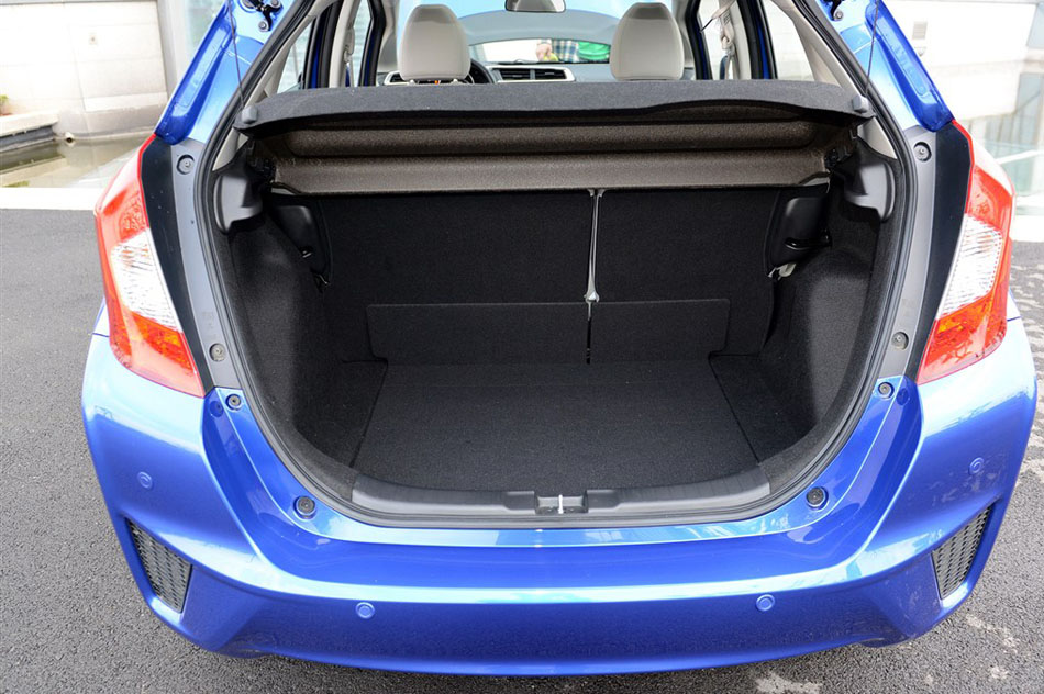 2014款 1.5L EXLI CVT领先型 座椅空间