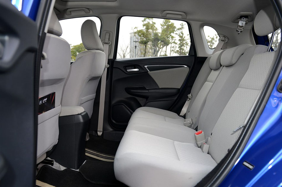2014款 1.5L EXLI CVT领先型 座椅空间