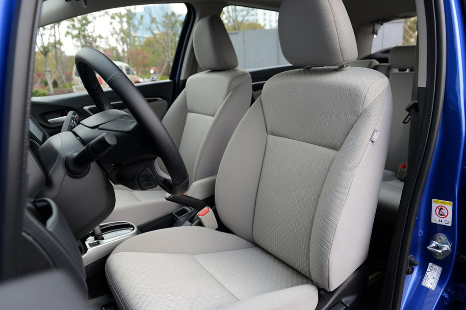 2014款 1.5L EXLI CVT领先型 座椅空间