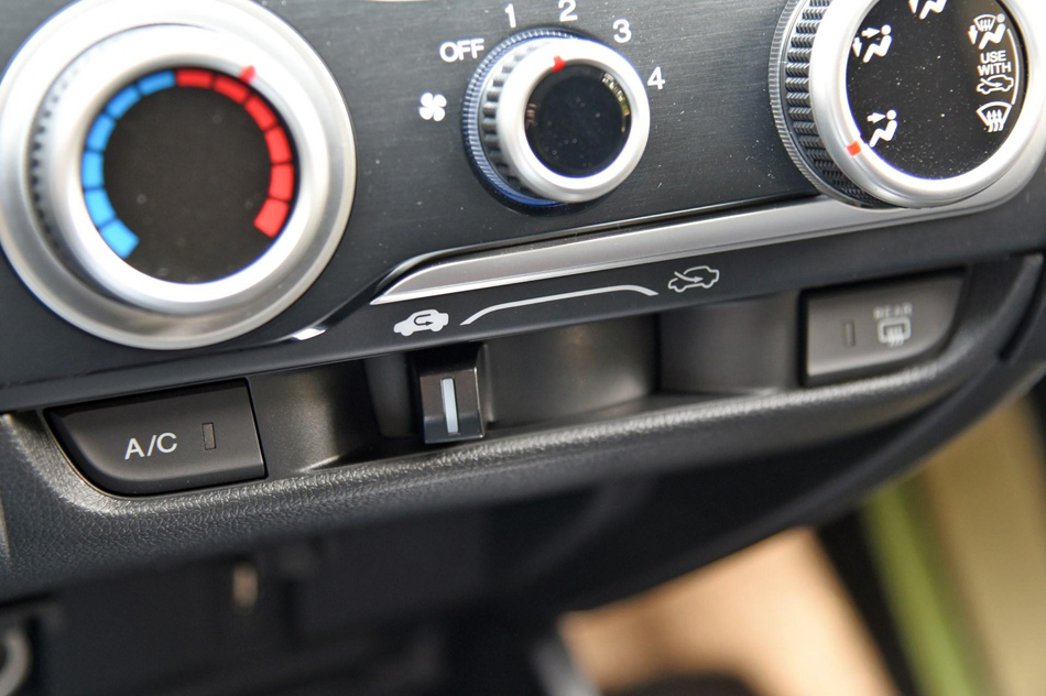 2018款 1.5L CVT豪华版 内饰