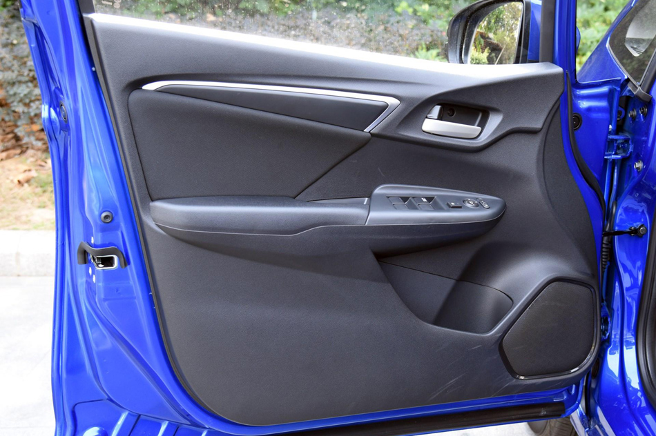 2018款 1.5L CVT豪华版 座椅空间