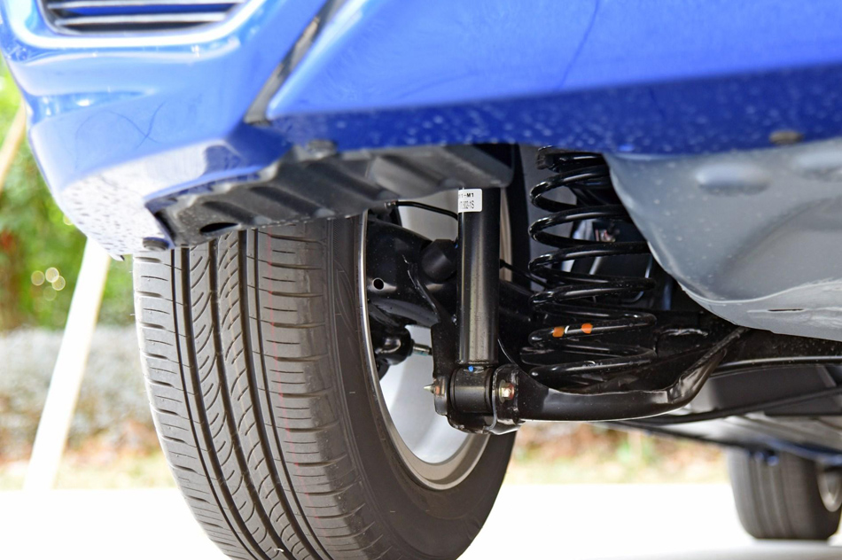 2018款 1.5L CVT豪华版 引擎底盘