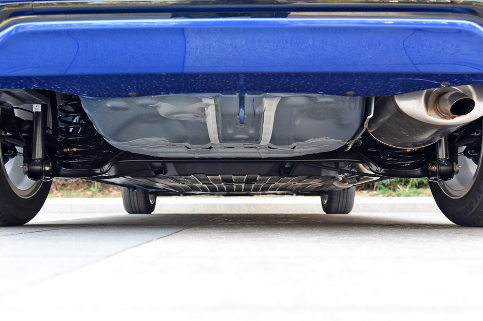 2018款 1.5L CVT豪华版 引擎底盘