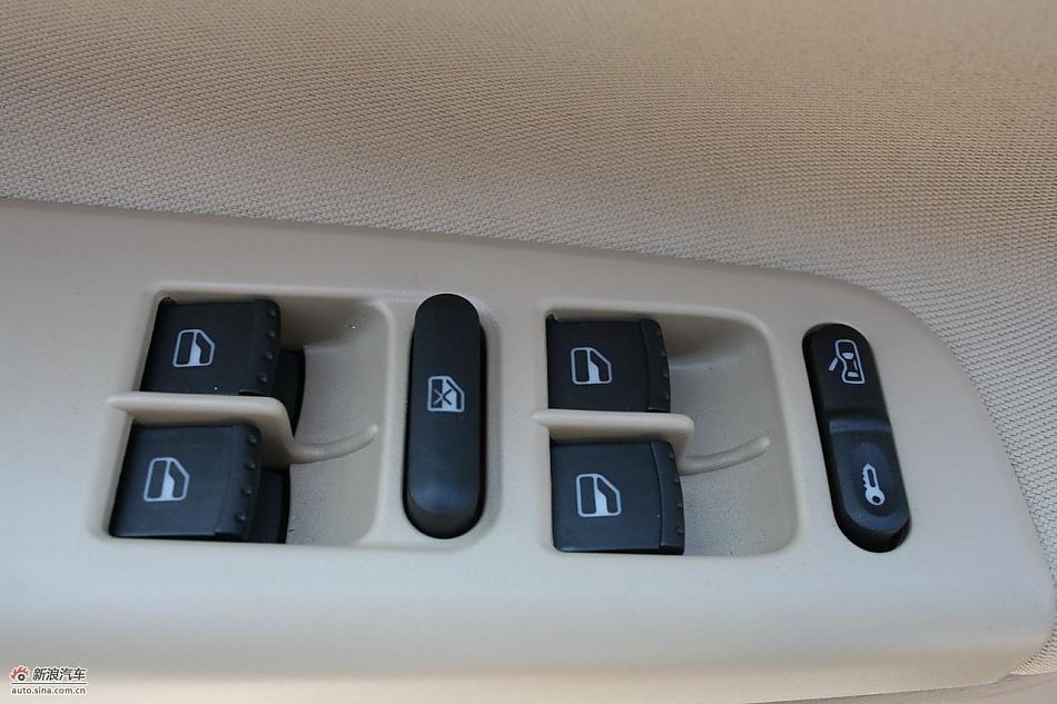 2010款捷达伙伴内饰实拍