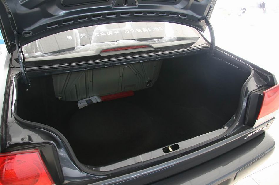 一汽大众新捷达后备厢