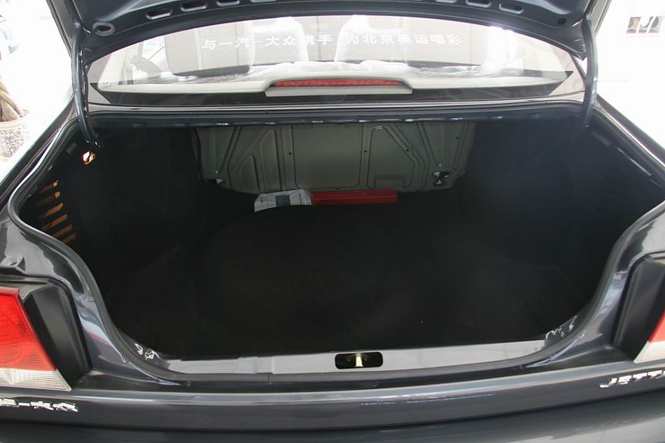 一汽大众新捷达后备厢