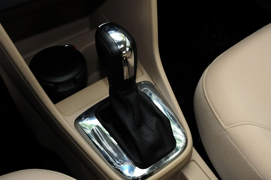 2015款 1.6L 自动舒适型 内饰