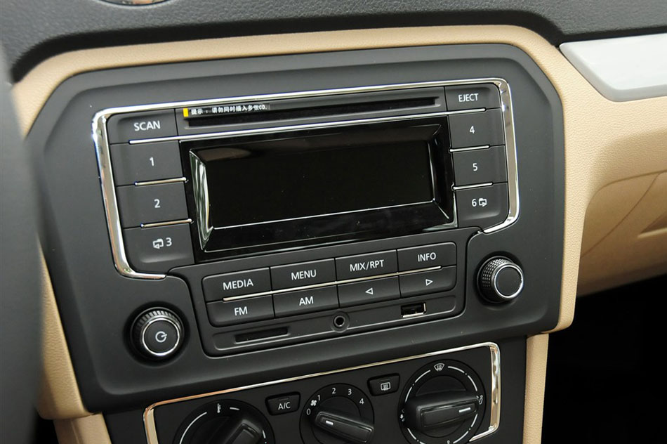 2015款 1.6L 自动舒适型 内饰