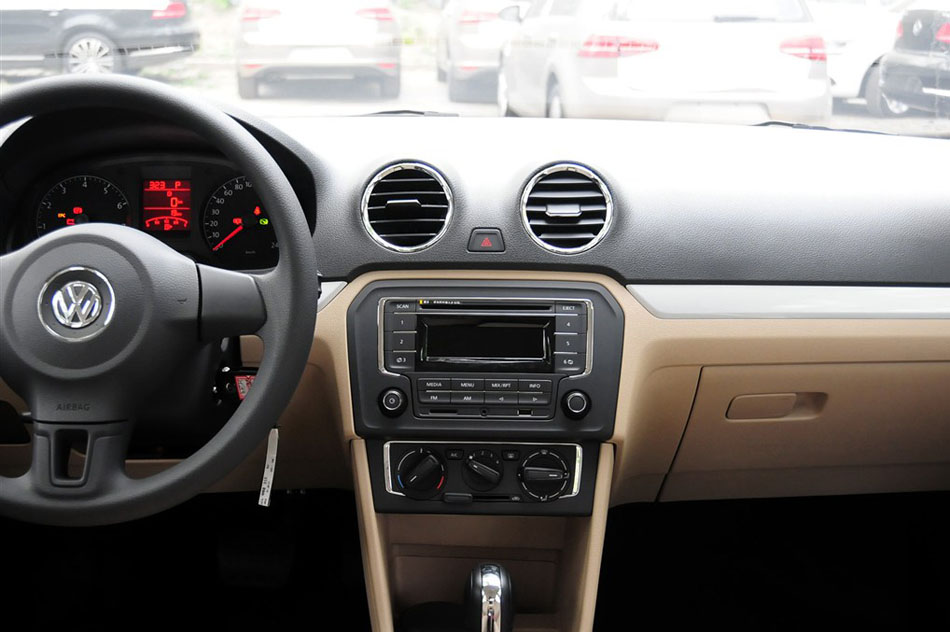 2015款 1.6L 自动舒适型 内饰