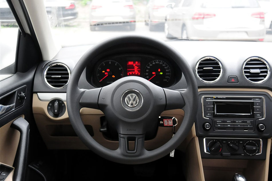 2015款 1.6L 自动舒适型 内饰