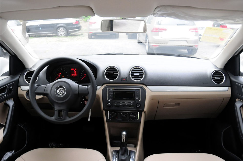 2015款 1.6L 自动舒适型 内饰