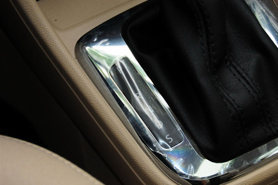 2015款 1.6L 自动舒适型 座椅空间