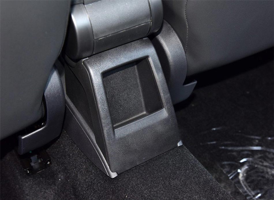 2017款捷达1.5L 自动舒适型 座椅空间