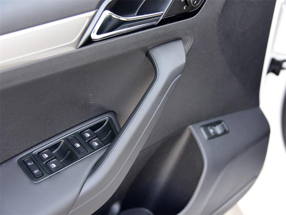 2017款捷达1.5L 自动舒适型 座椅空间