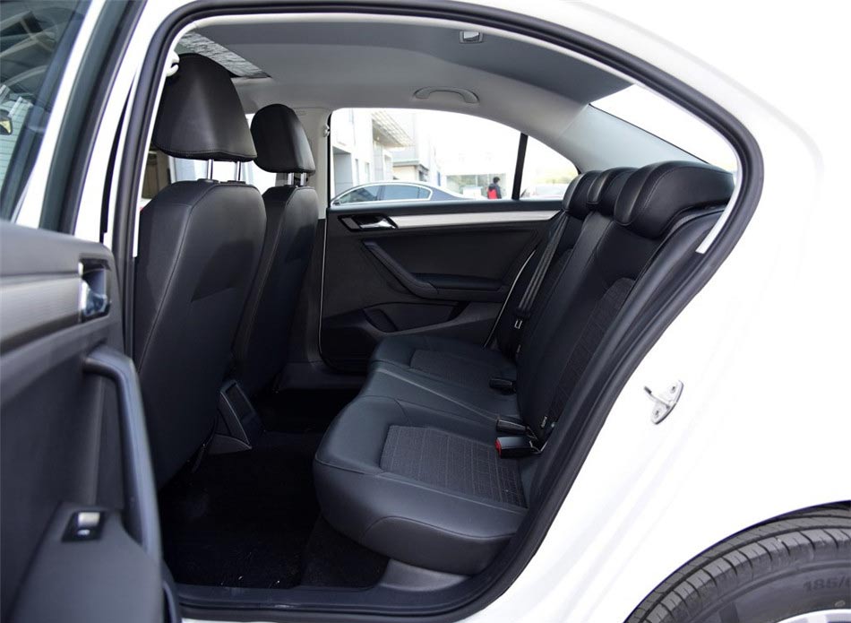 2017款捷达1.5L 自动舒适型 座椅空间