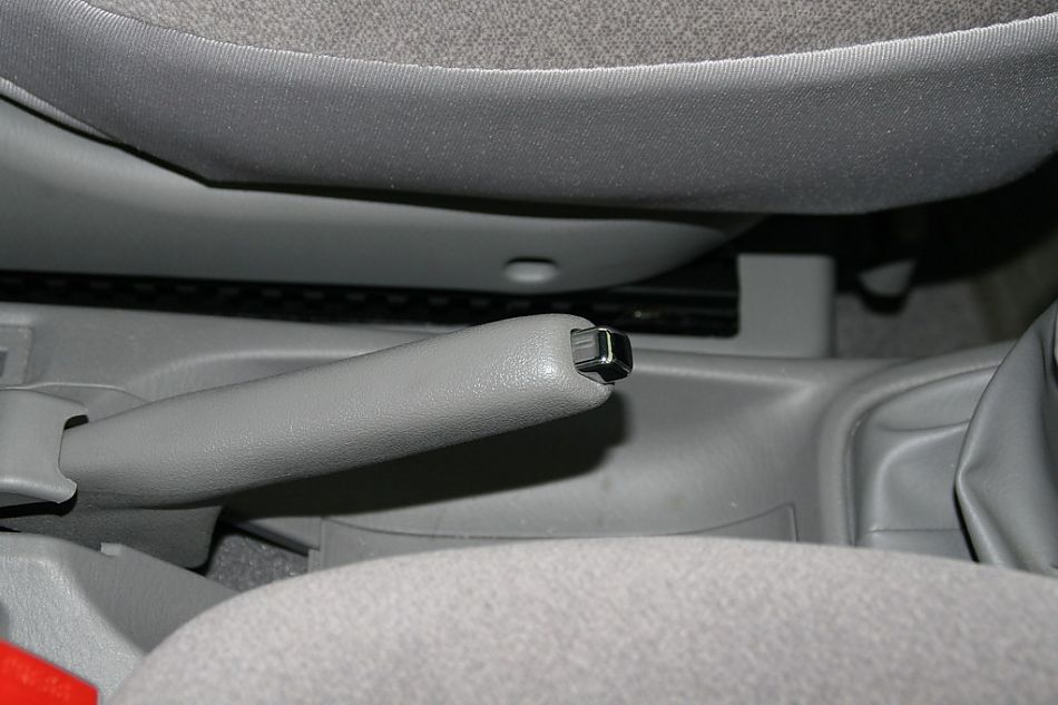 海马汽车新普力马驻车制动器