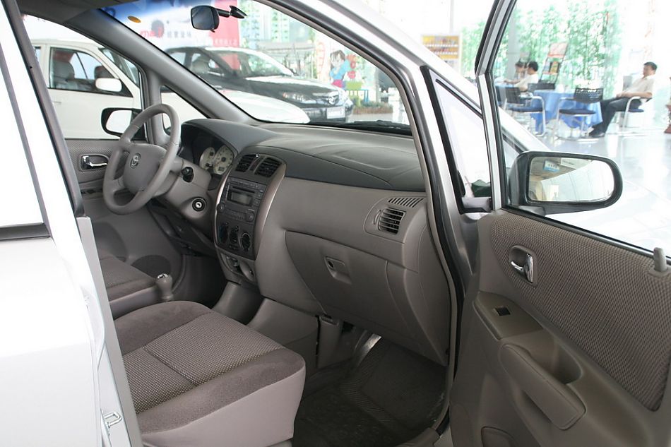 海马汽车新普力马内饰