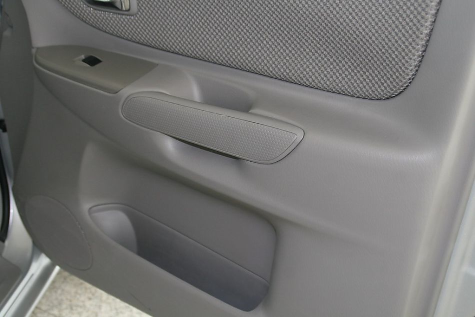 海马汽车新普力马车门内部