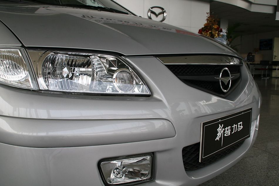 海马汽车新普力马前大灯