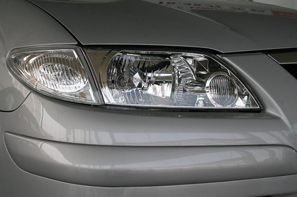 海马汽车新普力马前大灯