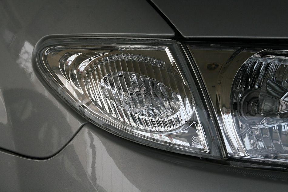 海马汽车新普力马前大灯