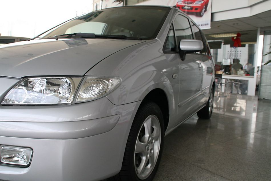 海马汽车新普力马前大灯