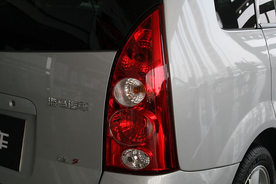 海马汽车新普力马尾灯