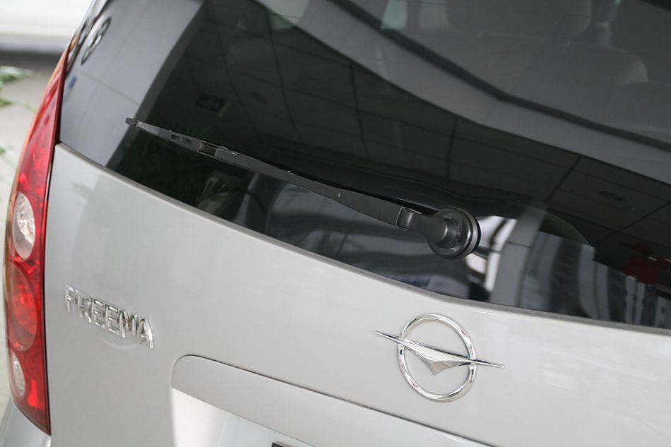 海马汽车新普力马尾部