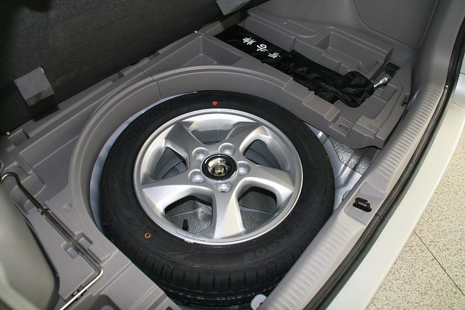 海马汽车新普力马车轮