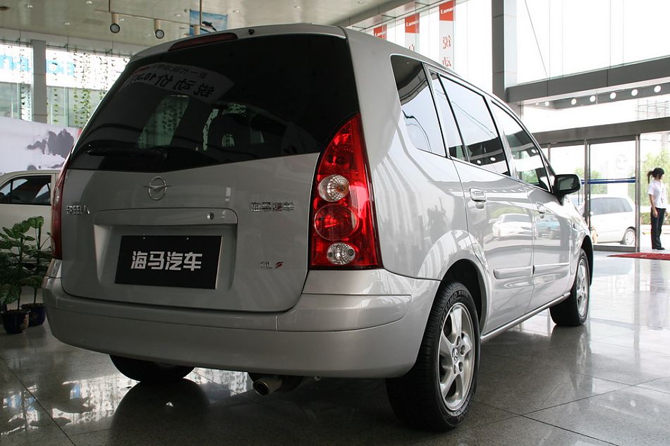 海马汽车新普力马尾部