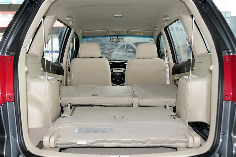 新普力马 2013款 1.6L MT 7座创想版 空间