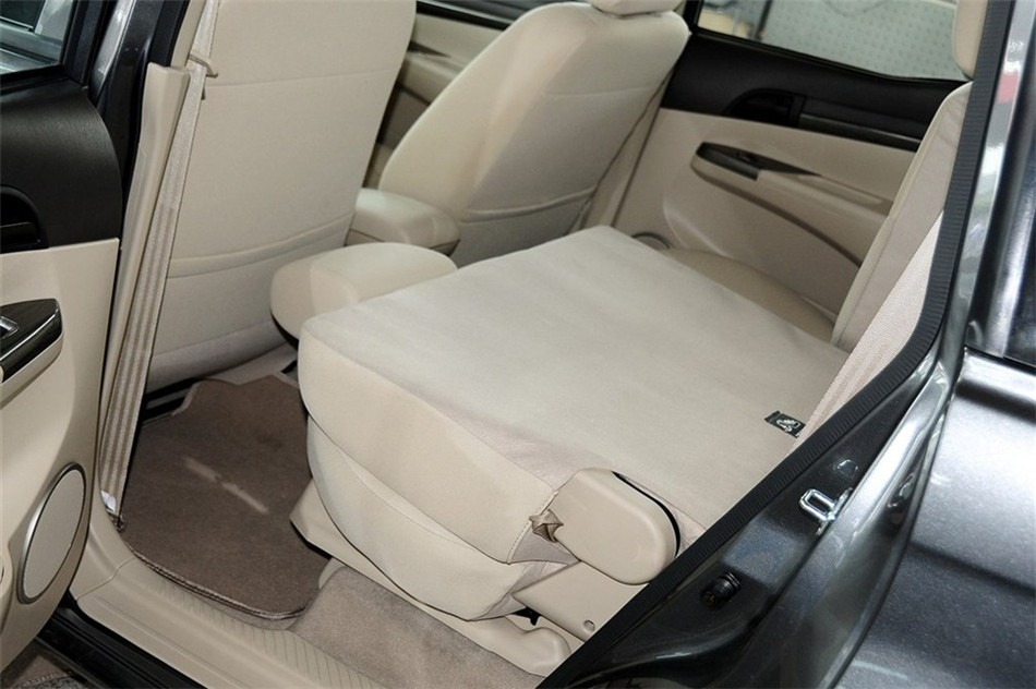 新普力马 2013款 1.6L MT 7座创想版 空间