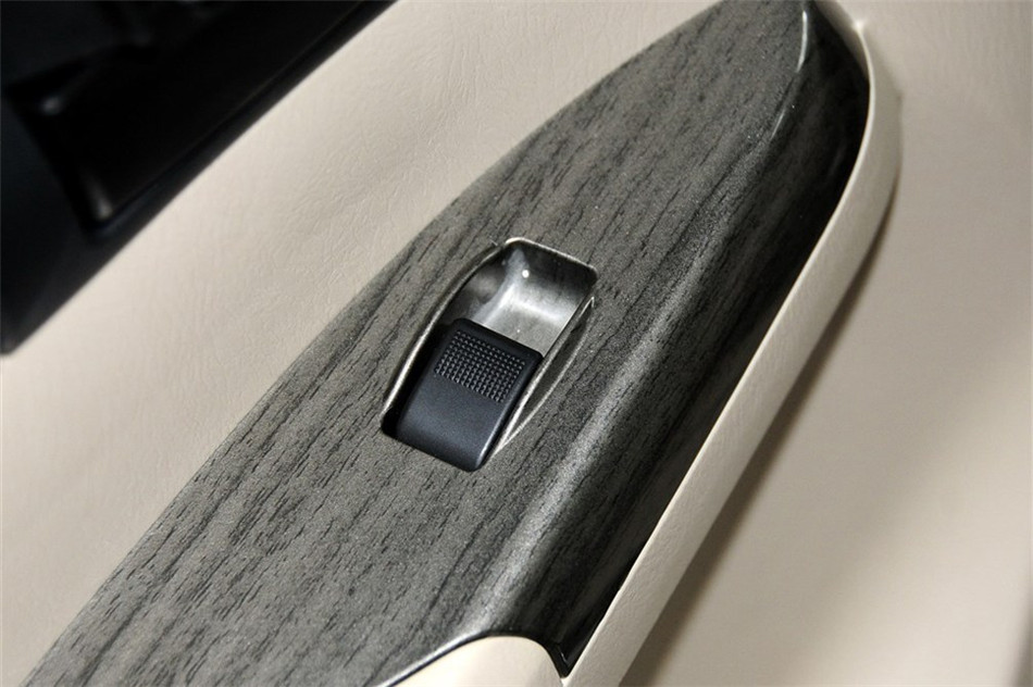 新普力马 2013款 1.6L MT 7座创想版 空间