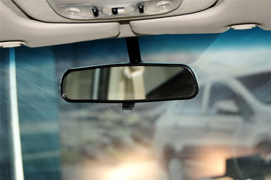 新普力马 2013款 1.6L MT 7座创想版 空间