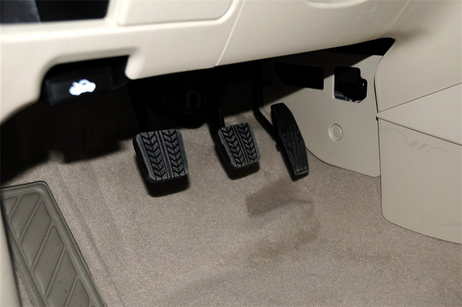 新普力马 2013款 1.6L MT 7座创想版 空间