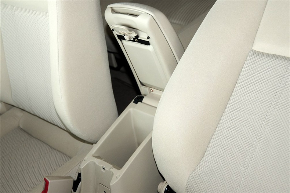 新普力马 2013款 1.6L MT 7座创想版 空间